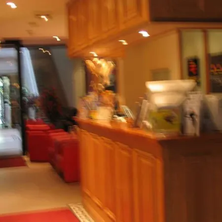 Brady Hotel 3*