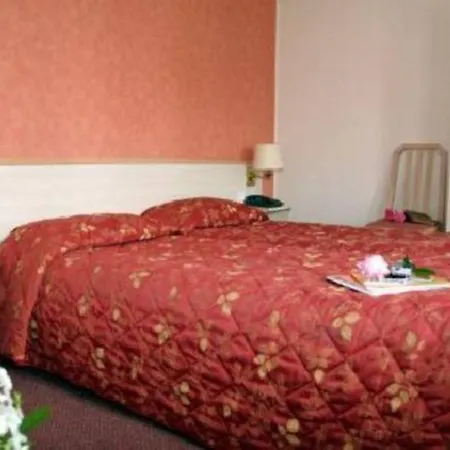 Brady Hotel 3*